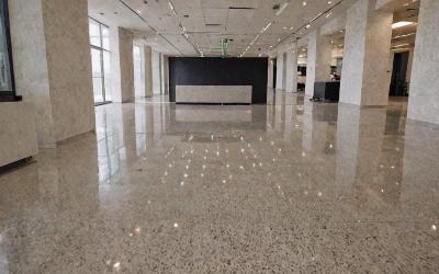 Commercial floor polishing service